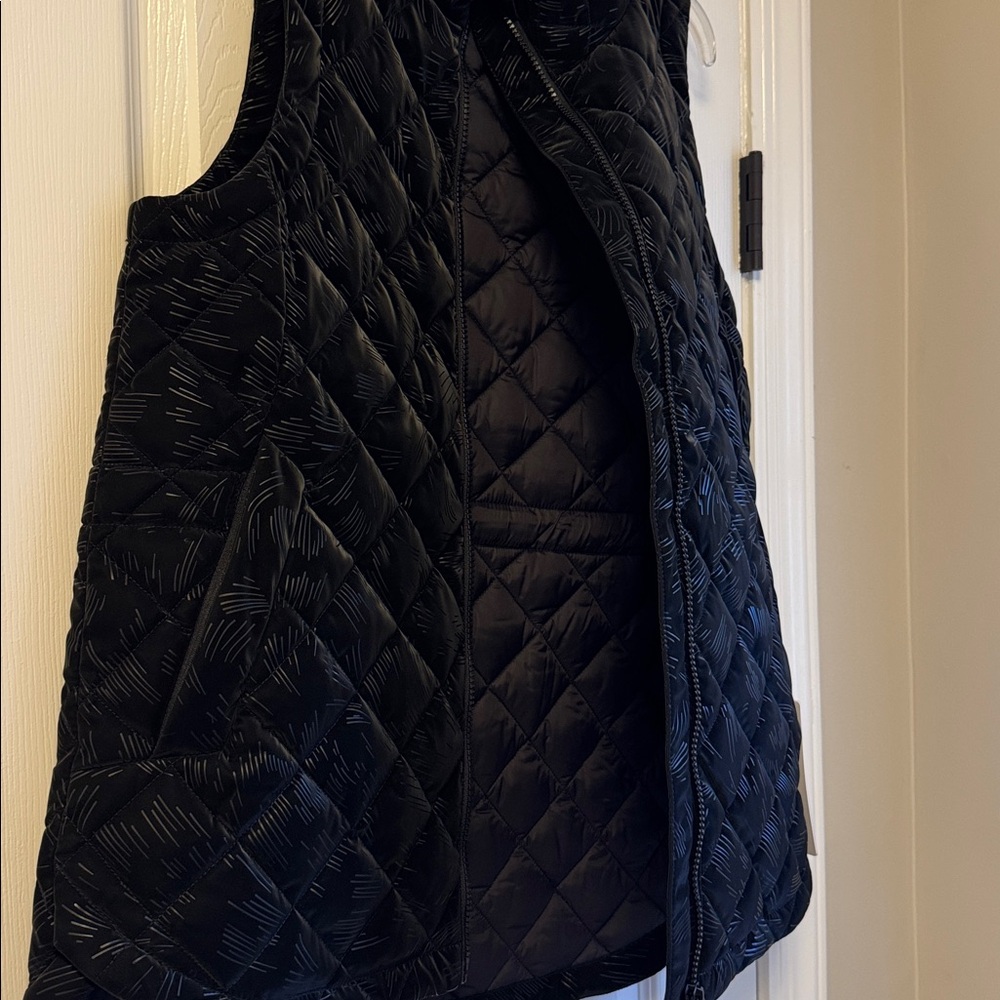 NWT $169 Athleta Black Whisper Featherless Velvet Vest Small - Picture 2 of 10